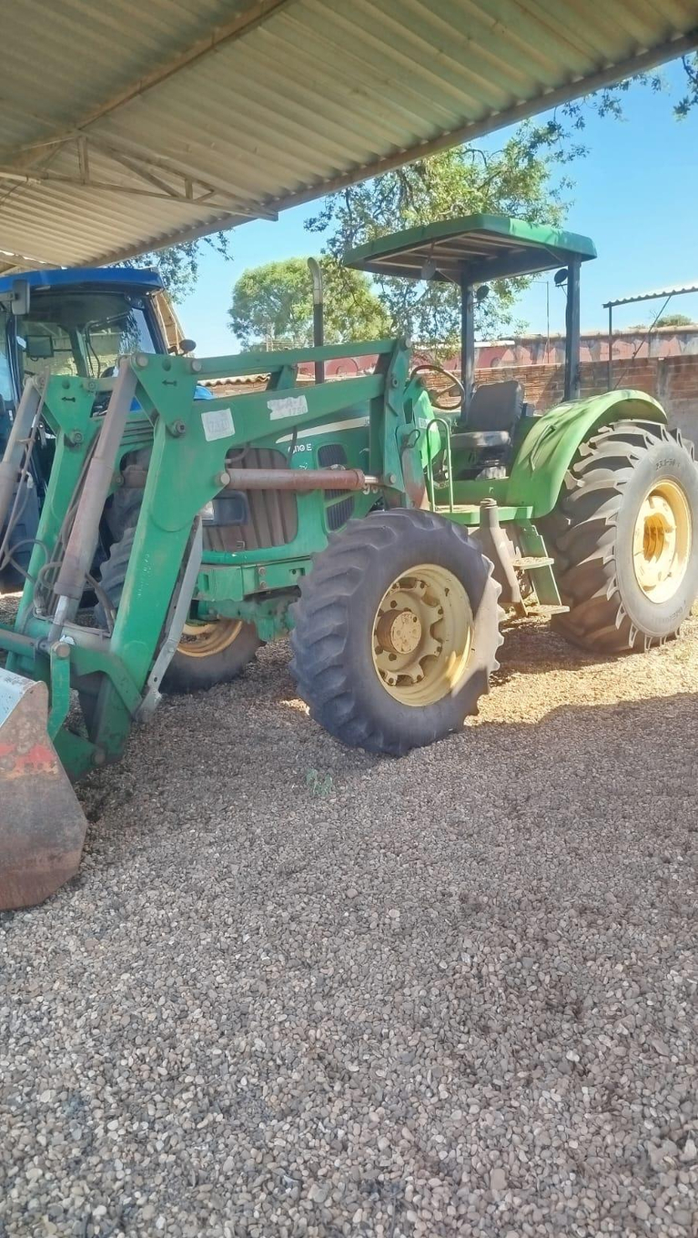 TRATOR JOHN DEERE - 6110E 2011 TRATOR JOHN DEERE - 6110E 2011